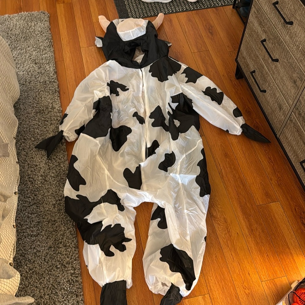 Inflatable cow costume (worn once) adult size with fully functional fan